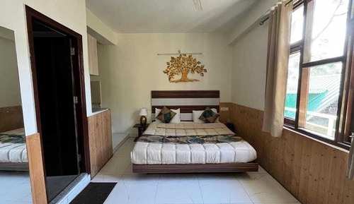 Superior Room, Hill View