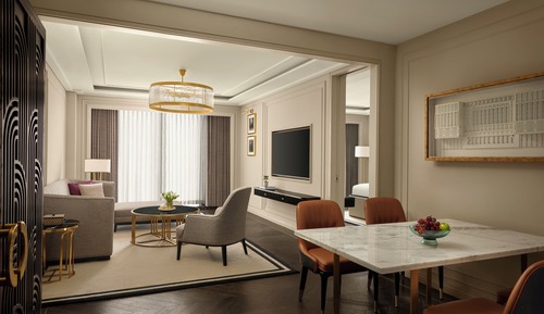 SIGNATURE SUITE, 1 King Bed, 2 Hollywood Beds, Fairmont Gold Lounge access