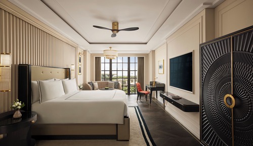 SIGNATURE 1 King Bed City View