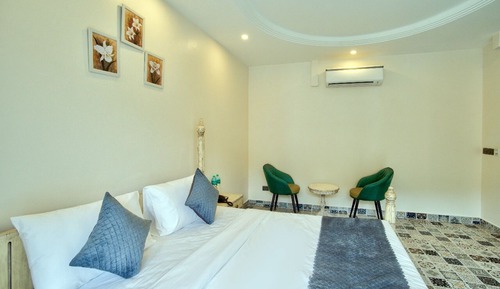 Deluxe Suite