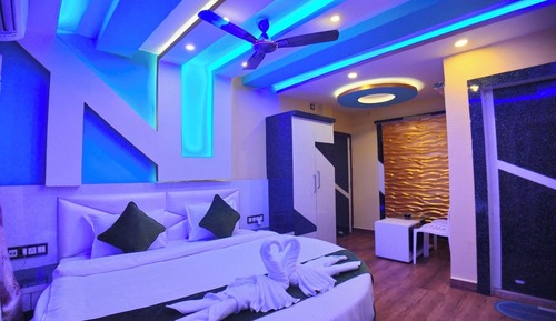 Silver room