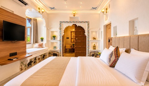 Lake View Maharani Suite