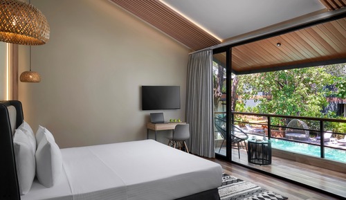Executive Room, 1 Bedroom, Pool View, Executive Level