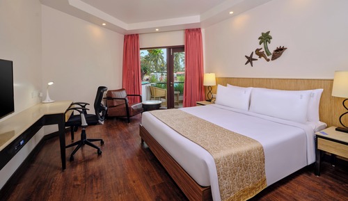 Standard Room, 1 King Bed, Pool View