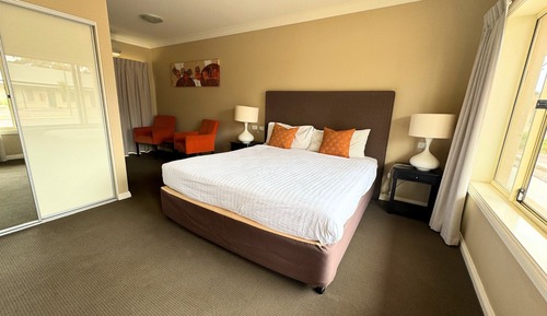 Deluxe Room, 1 King Bed (Deluxe Courtyard)