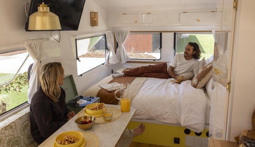 Vintage Glamping Caravan (2 Berth)