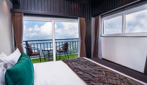 Presidental Suite with Balcony & Jacuzzi