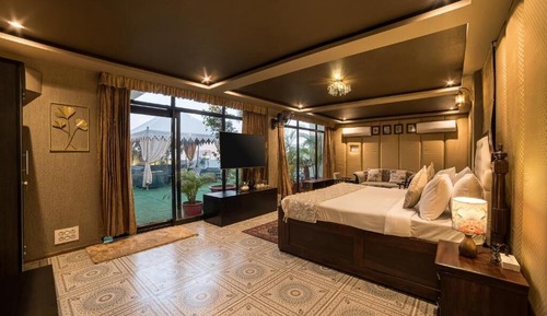 Luxury Penthouse, City View