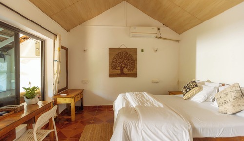 Executive Double Room, 1 Queen Bed, Balcony, Garden View