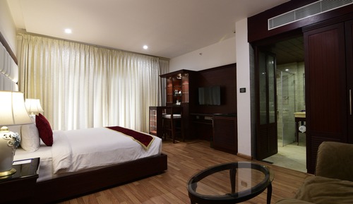 Deluxe Room, 1 King Bed, Balcony