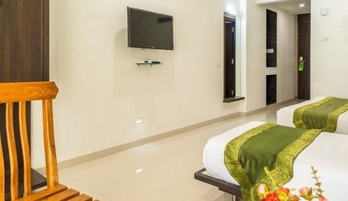 Paradise VIP Suite