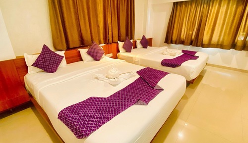 Premium Family Club Room