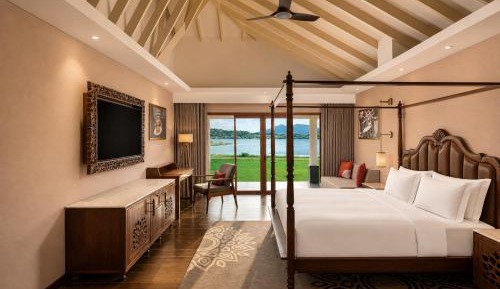 Premium Jacuzzi Cottage with Sit-Out & Backwater View