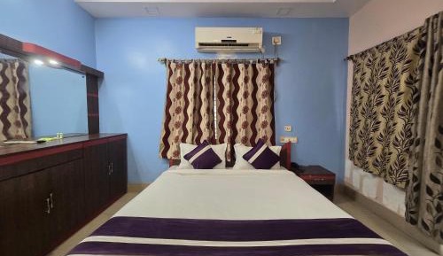 Deluxe Double Room with Side Sea View