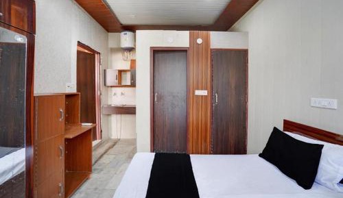 Deluxe Room (2 Adults + 1 Child)