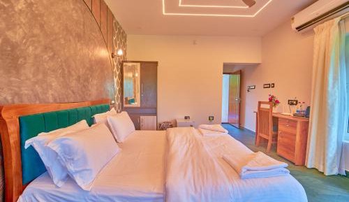 Queen Room with Garden View