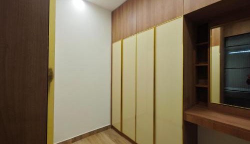 Three-Bedroom Apartment with Balcony
