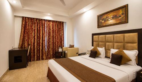 Deluxe Double Room (2 Adults + 1 Child)