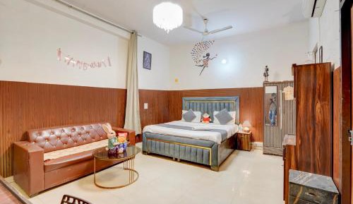 Deluxe Double Room (2 Adults + 1 Child)