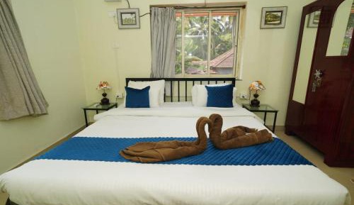 Two-Bedroom Deluxe Apartment with Garden View