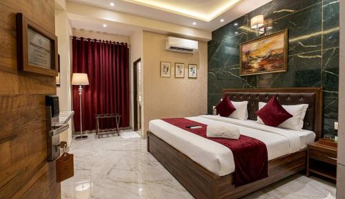 Deluxe Double Room (2 Adults + 1 Child)