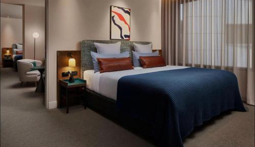 Deluxe Double Room (1 adult + 2 children)