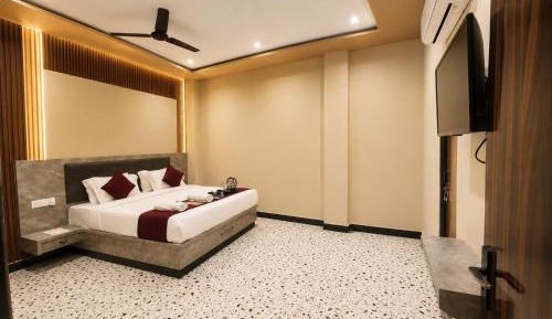 Deluxe Double Room (2 Adults + 1 Child)