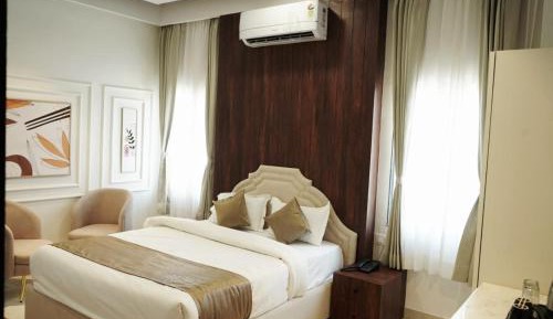 Deluxe King Room