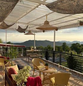 Family Room with Mountain View