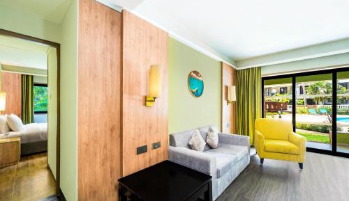 Deluxe Suite with Pool View