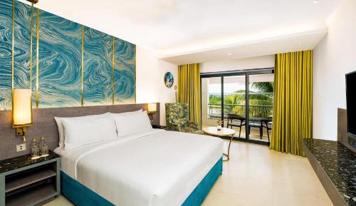 Deluxe King Room with Pool View
