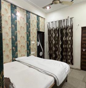 Deluxe Double Room (2 Adults + 1 Child)