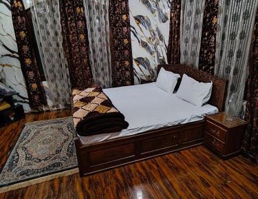 Deluxe Double Room (2 Adults + 1 Child)