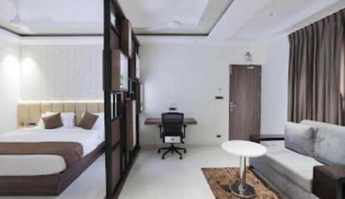 Deluxe King Suite