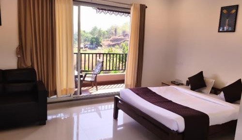 Deluxe Room (2 Adults + 1 Child)