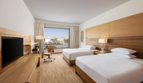 Twin Guest Room High Floor with lounge access