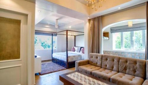 Deluxe Suite with Jacuzzi