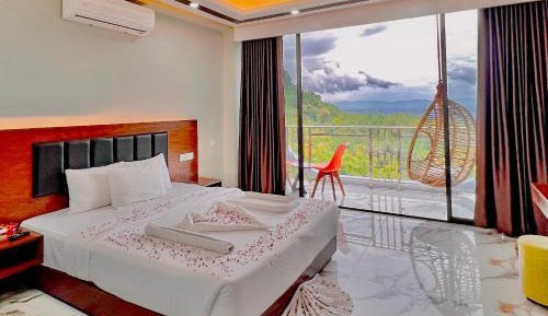 Suite with Mountain View