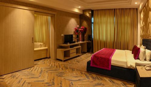 Queen Room