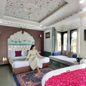 Queen Suite with Spa Bath