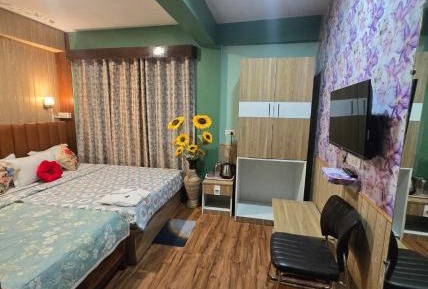 Deluxe Queen Room