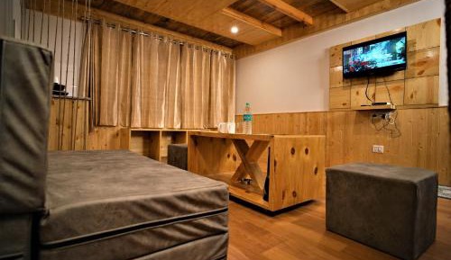 One-Bedroom Apartment with View