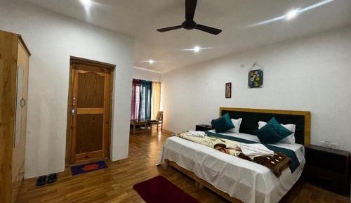 King Room with Mountain View