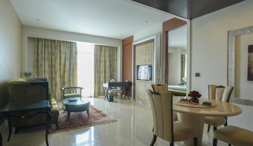Deluxe Suite with Mountain View(20% discount on food and soft beverages, 20% discount on Spa,Buy 1 get 1 on select brands at Madeira bar between 4 pm - 10 pm)