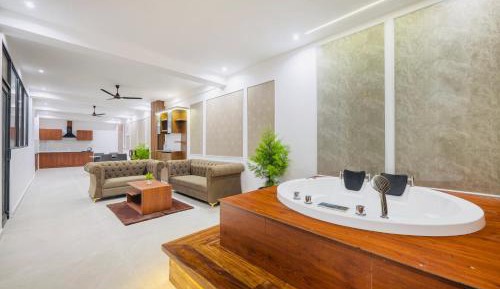 Suite with Hot Tub