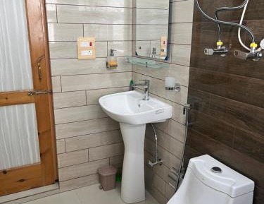 Deluxe Double Room (2 Adults + 1 Child)