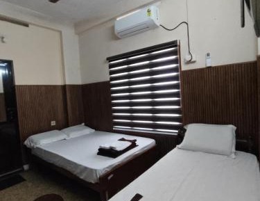 Deluxe Room (2 Adults + 1 Child)