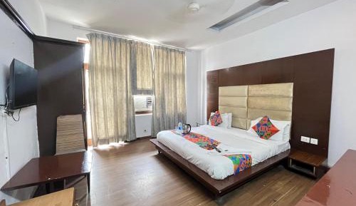 Deluxe Double Room (2 Adults + 1 Child)