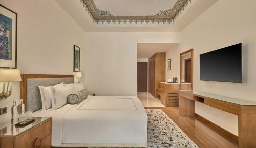 Royal Club King Room with Sofa Bed - Club Access
