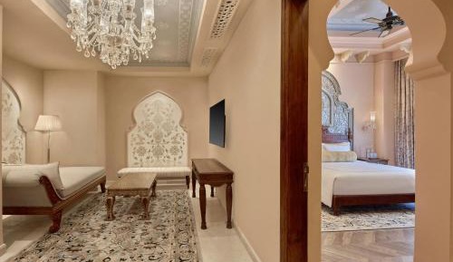 One-Bedroom Executive Heritage King Suite with Sofa Bed and Garden View
